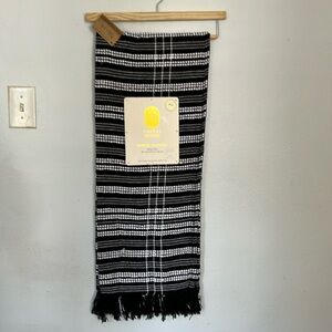 ASHTON WOODS Black And White THROW BLANKET 100% COTTON 50”‎ x 60”